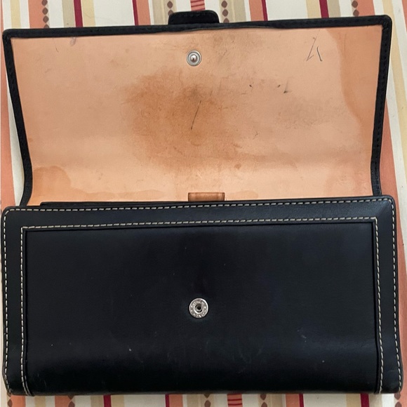 COACH Soho Black Smooth Leather Silver Buckle Trifold Wallet Tan Interior - Picture 3 of 14